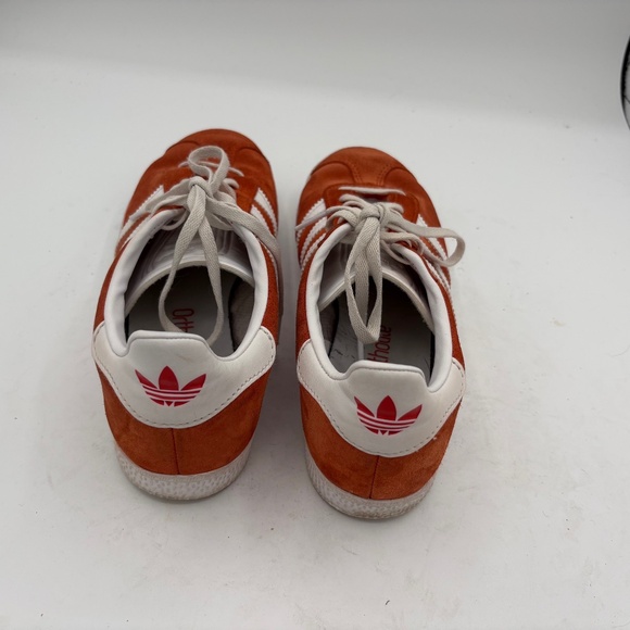Adidas Gazelle Lifestyle Shoes (Preloved Red/Cloud White/Cloud White) size 5.5 Y - Picture 4 of 7